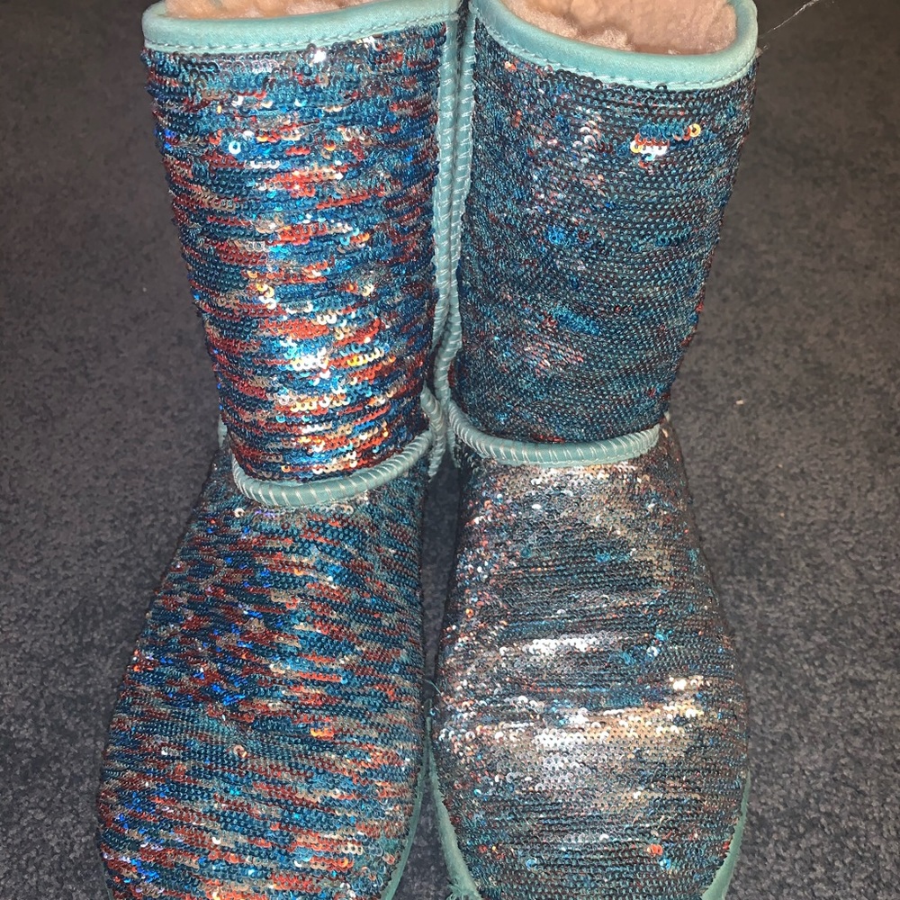 Reversible sequin Ugg’s